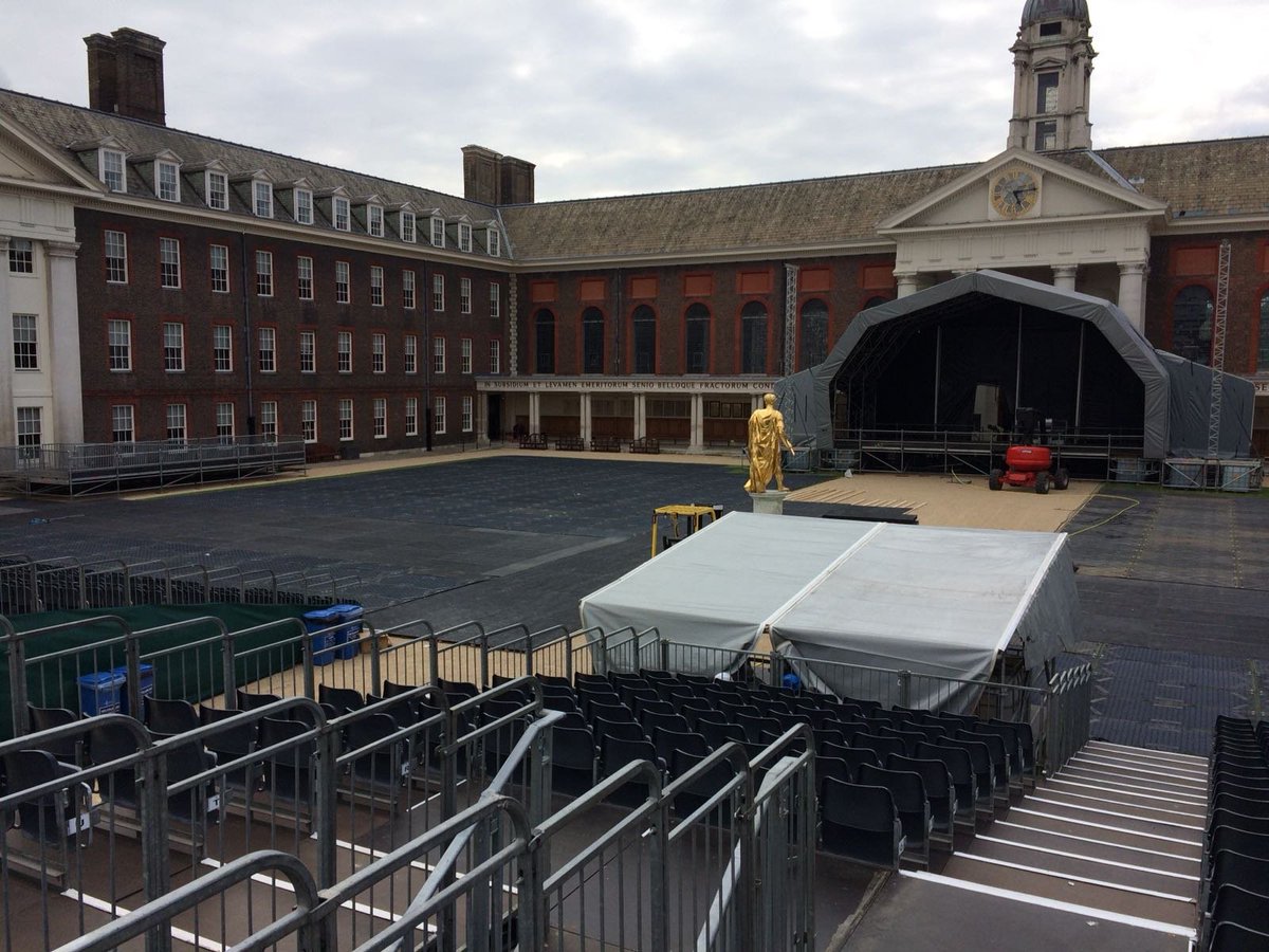 entertee's tweet photo. The entertee crew have been on-site at @LiveAtChelsea, setting things up at the historic Chelsea Pensioners, that will host the likes of Kaiser Chiefs, Jeff Buck and James Blunt, as well as a musical celebration of Andrew Lloyd Webber. Have fun to all those going! #entertee https://t.co/P7VYWnKtmR