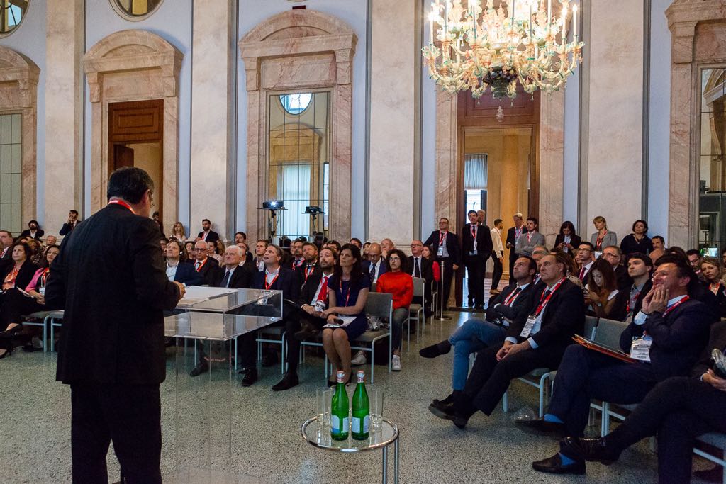 intesasanpaolo's tweet photo. Allo #smauBerlin Maurizio Montagnese, Presidente di Intesa Sanpaolo Innovation Center, ha presentato 5 #startup italiane: AGE, Chorally, Graffiti for Smart City, Orchestra e XFARM @smaunotes https://t.co/bAqoasLGJA