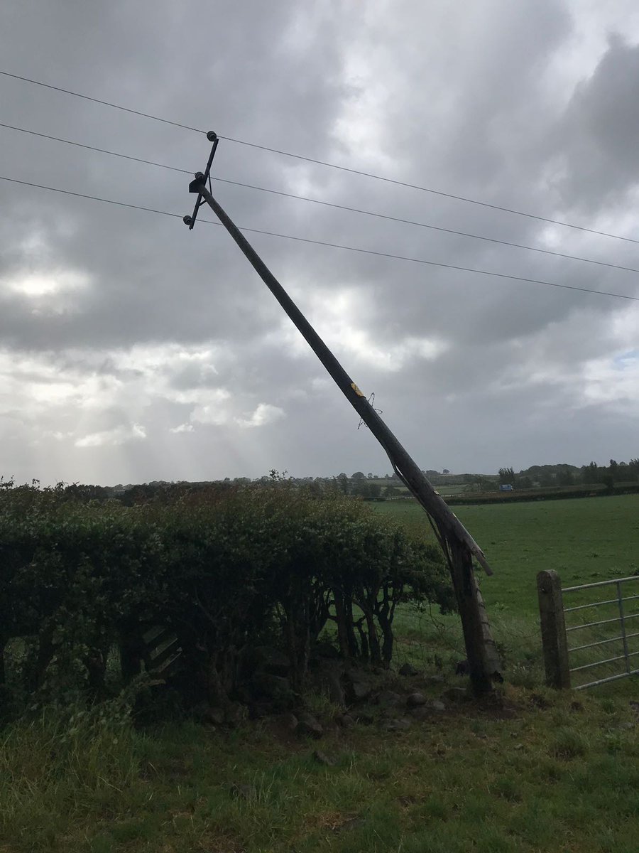 NIElectricity's tweet photo. Our emergency crews have been replacing broken poles, clearing trees & branches & replacing & reconnecting overhead powerlines as part of the repair process. #Macosquin #Coleraine #StormHector https://t.co/2xFwIUhQpW