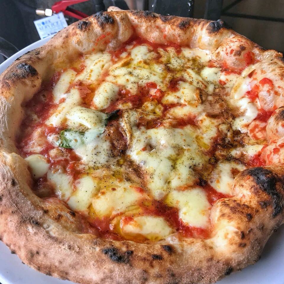 binarideltram's tweet photo. Margherita provola e pepe 🤩🤩🤩 è il mio primo amore ❤️ #SuiBinariDelTram https://t.co/UAg6Bw0yGI