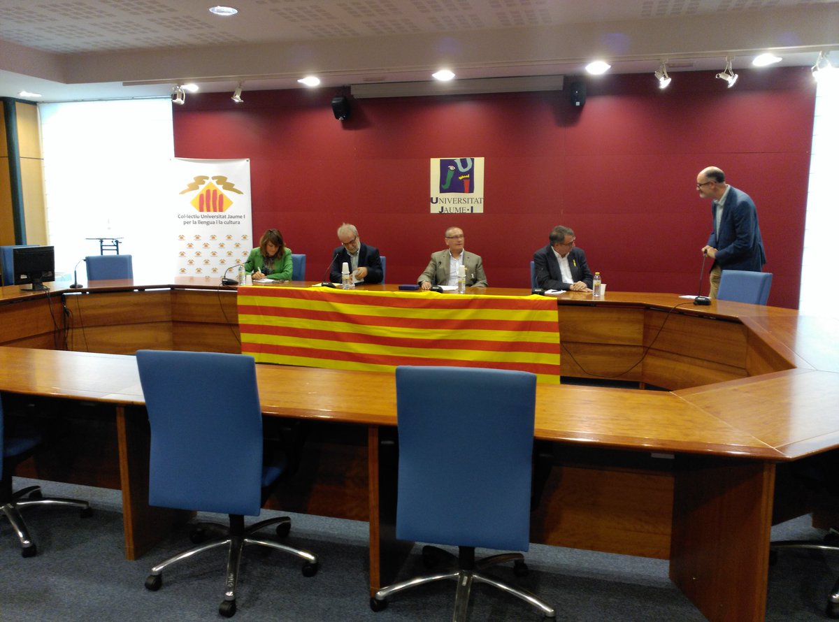 MatiesSegura's tweet photo. Nomenament de Vicent Partal com a Soci d'Honor del Col•lectiu Universitat Jaume I per la Llengua i la Cultura #CULC #UJI amb Maria Josep Picó, Jordi Adell, Bartomeu Prior, Vicent Partal i Andreu Castells. https://t.co/8UTdFl5cFo