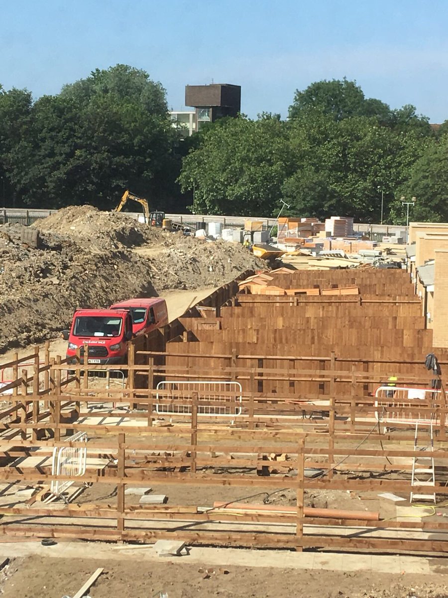 Blue sky’s today and we’re working hard on these plot fences with our fencing team 🙌🏼  #newhome #landscaping #housebuilder #commercialwork