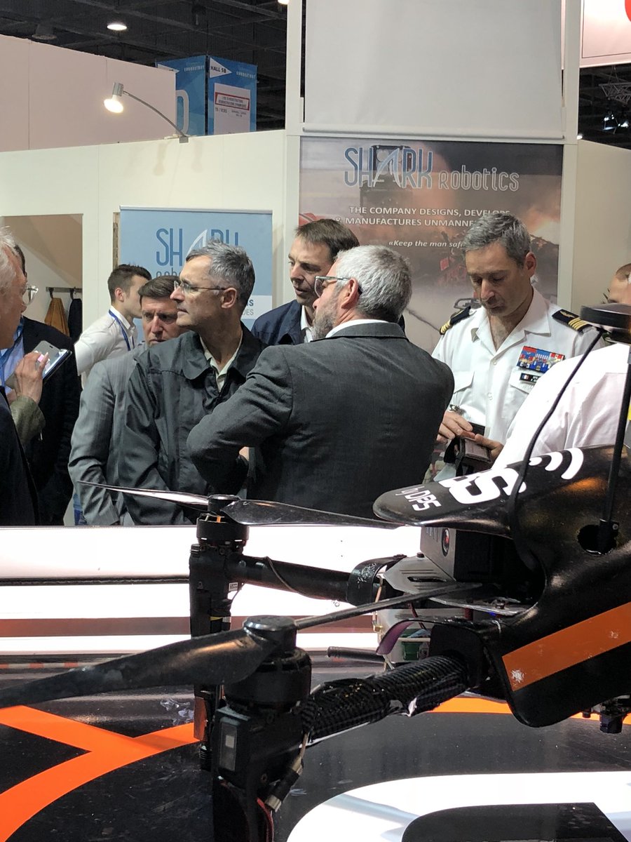 droneprotectsy1's tweet photo. Bel échange avec la délégation Européenne sur le salon #eurosatory https://t.co/zb7mWdNwgR