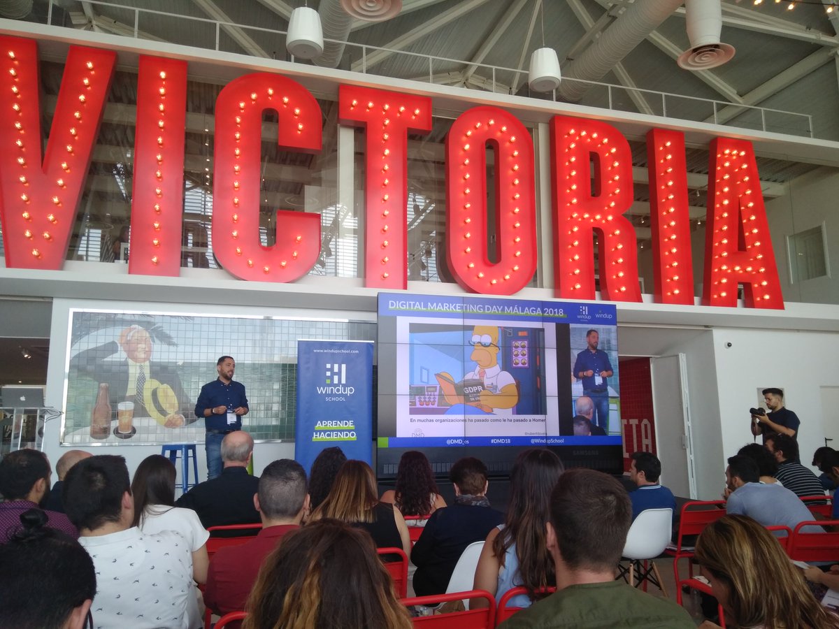 ram_loren's tweet photo. Como en toda buena ponencia...no podía faltar Homer!! :D
Ahora nos habla de GDPR, nuestro querido RGPD. 
#DMD18 
@Novalo_LS https://t.co/p80w4otnrK