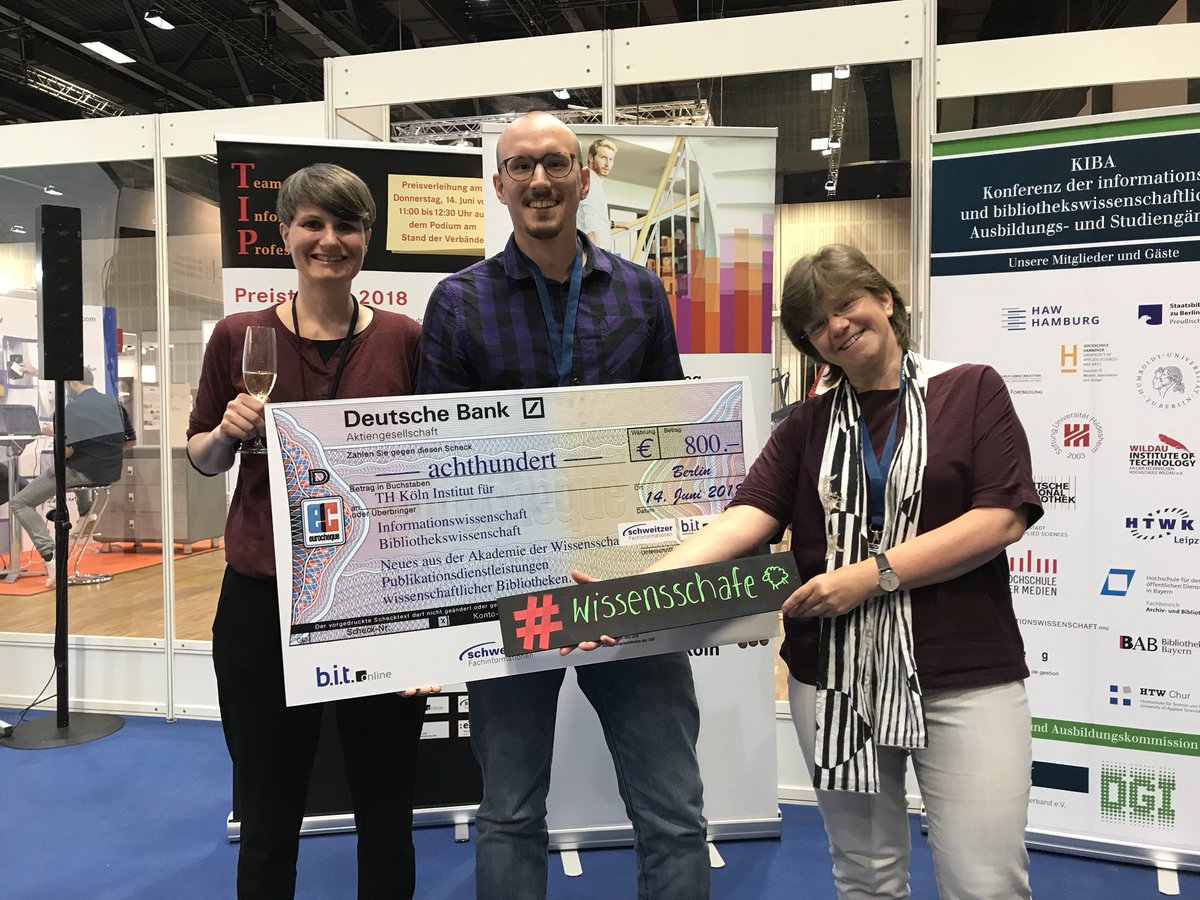 BiblioCon24's tweet photo. Die @AKWissensschafe haben gerade den TIP Award gewonnen. Herzlichen Glückwunsch. #Bibtag18 #dbt18 #congress https://t.co/xiD6UAjvjJ