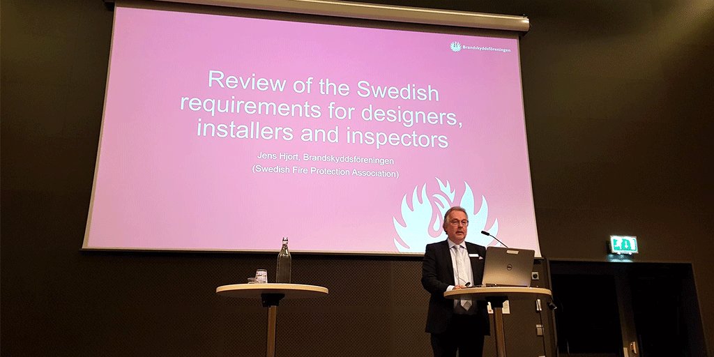 Just nu: Vår expert på släcksystem Jens Hjort talar på #FireSprinklerInternational
