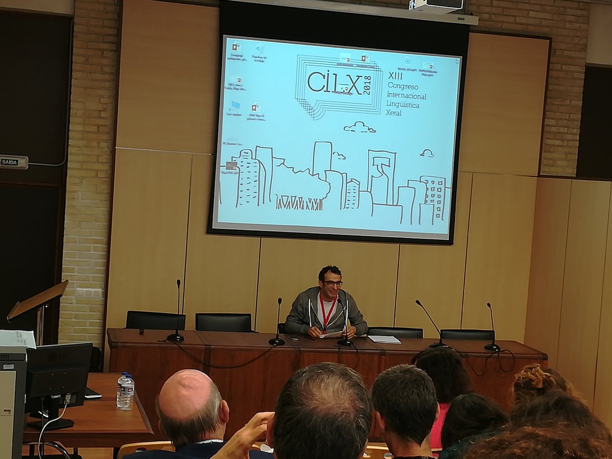 TaniaSouto03's tweet photo. Novo falante fronte a neofalante. Fernando Ramallo #CILX2018 https://t.co/zhaGtkxpe3