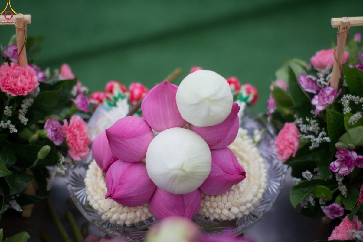 beNicebeStrong's tweet image. "Maha Dhammakaya Cetiya" Dhammakaya Temple. #Thailand, Everyevening here. people come to pray, and pay respesct  1 millions of the Lord Buddhas  statue.  #LandofPeace