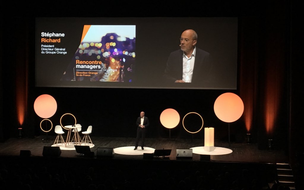 Gourlette's tweet photo. @srichard sur scène à la rencontre des managers de la DO Île de France @OrangeIDF 
#ClientsInside #RencontreManagers18
#ProudToBeOrange https://t.co/fSD3FuTUd7