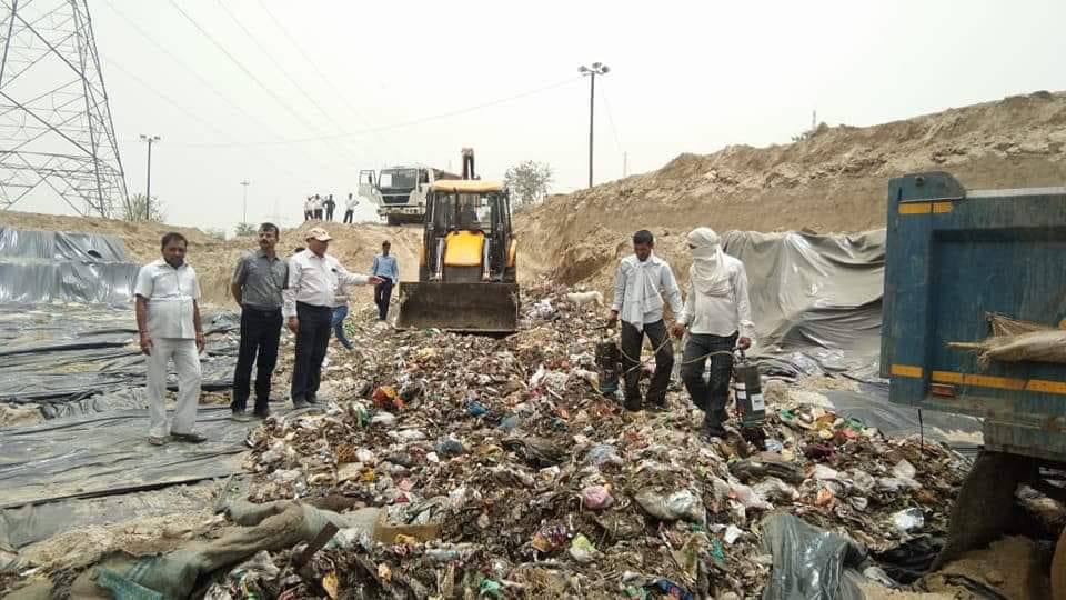 gks14's tweet photo. Dear @dr_maheshsharma and @pksbjp 

Thanks for this gift to noida and noida extension. We will surely give you better return gift in 2019. 
Thanks again
  #NoidaAgainstDumpyard
#BeechShaherKachraGhar https://t.co/U5xCdjFUoO