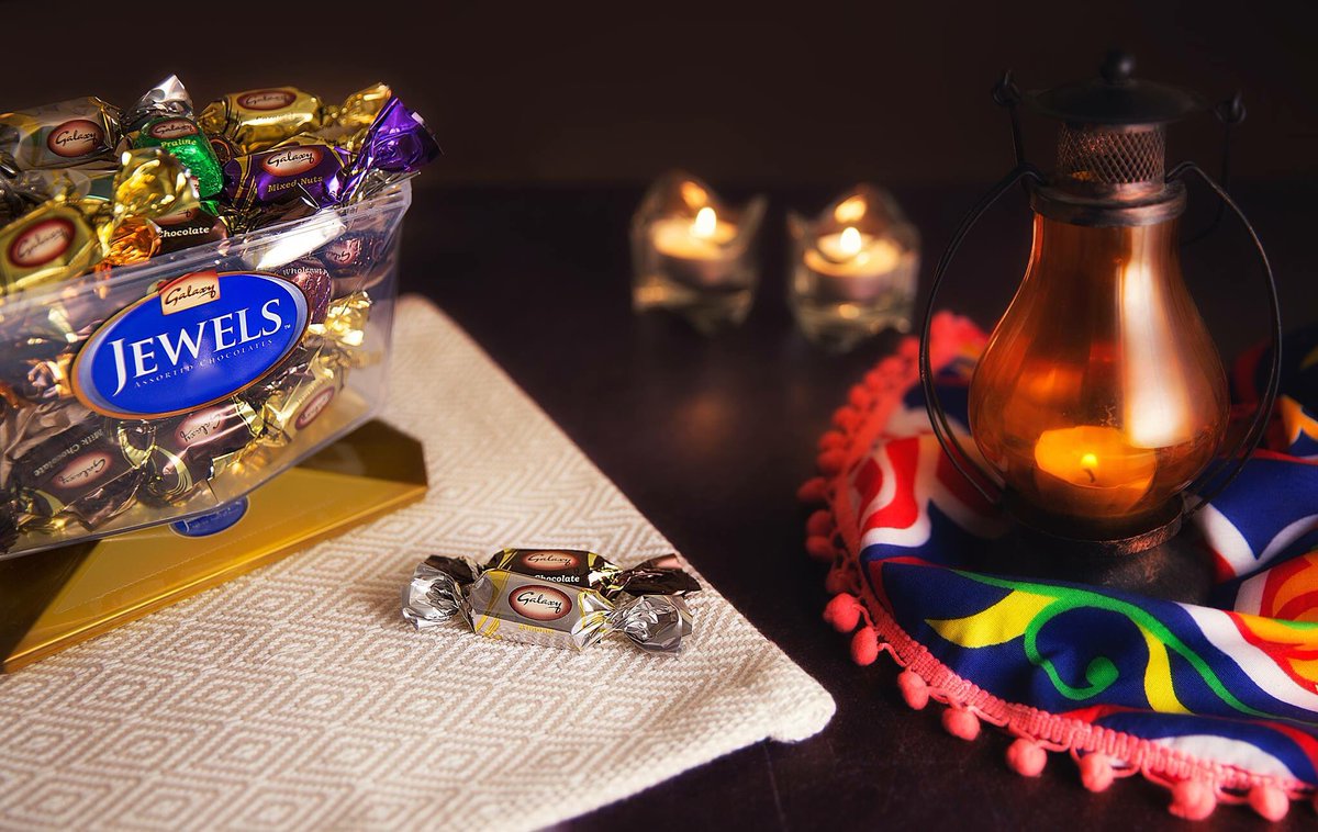 Enjoy your exceptional Ramadan nights with Galaxy® Jewels.
#ShareTheJewels 

عيشي الاوقات الرمضانية اللي مالها مثيل مع جالكسي® جواهر. 
#عبري_عن_إحساسك