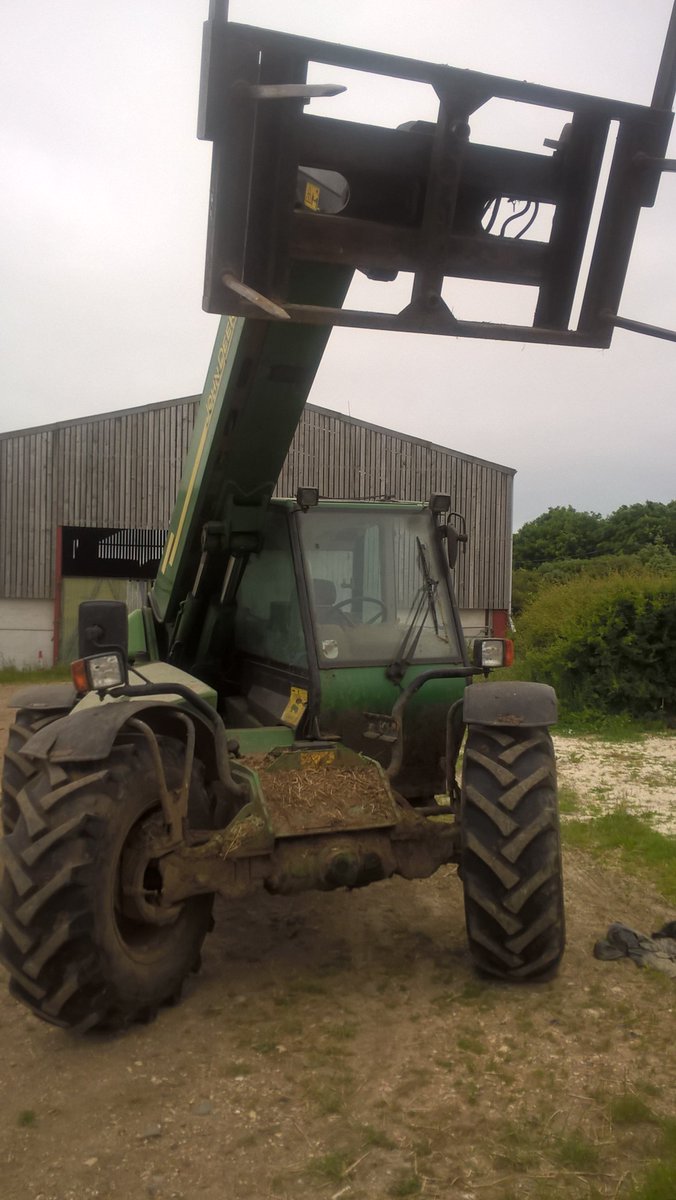 TVP_Bucks's tweet photo. Officers attended a report of a stolen low loader this morning. It was found dumped a short distance away and returned to its owner. Please remember not to leave your keys in your vehicle for any reason. #crimeprevention #insurancewillnotpay #P7042 #P6981 https://t.co/R1BbLjTaSZ