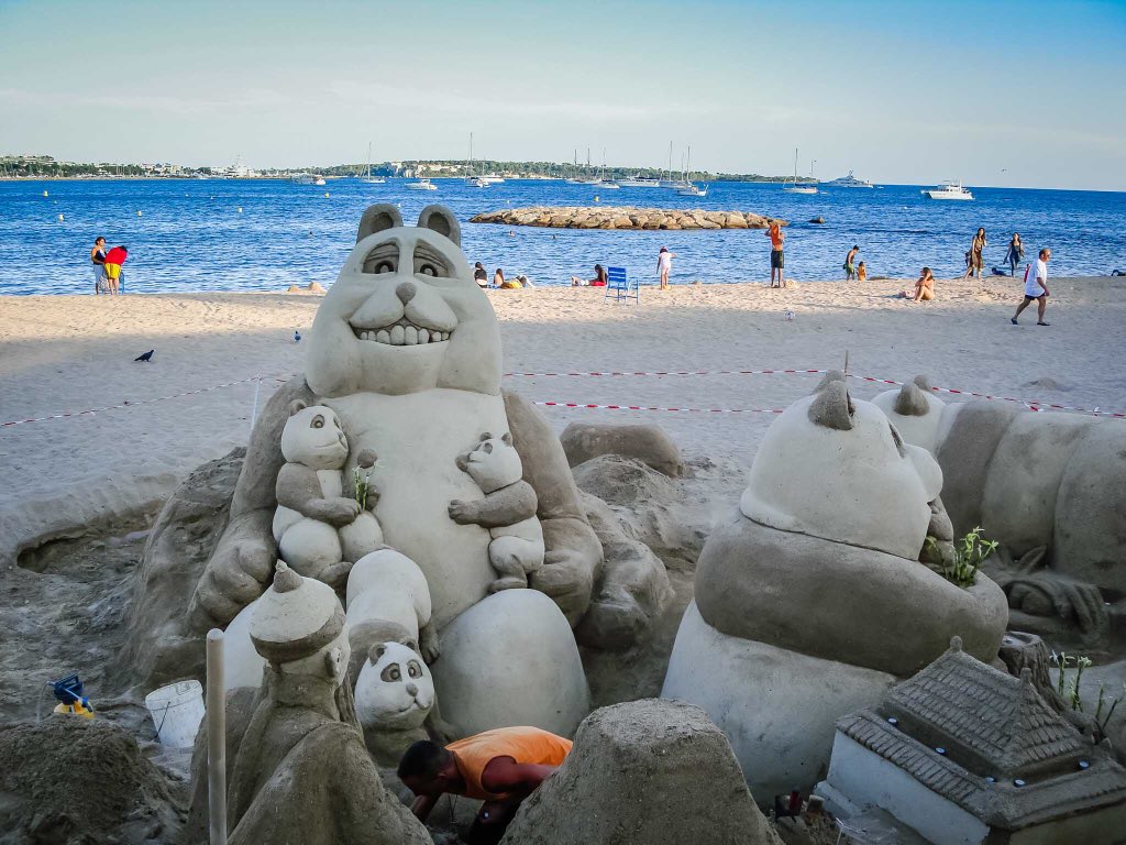 Reisefertig_com's tweet photo. „Like a sandcastle, all is temporary. Build it, tend it, enjoy it. And when the time comes let it go.“ ~ Jack Kornfield
#sandcastle #beach #cannes  #cotedazur #frenchriviera #france #enjoylife #throwback #travelcouple #travel #travelpics #travelblogger #reiseblogger #summer https://t.co/mqy7Ybu6Ll