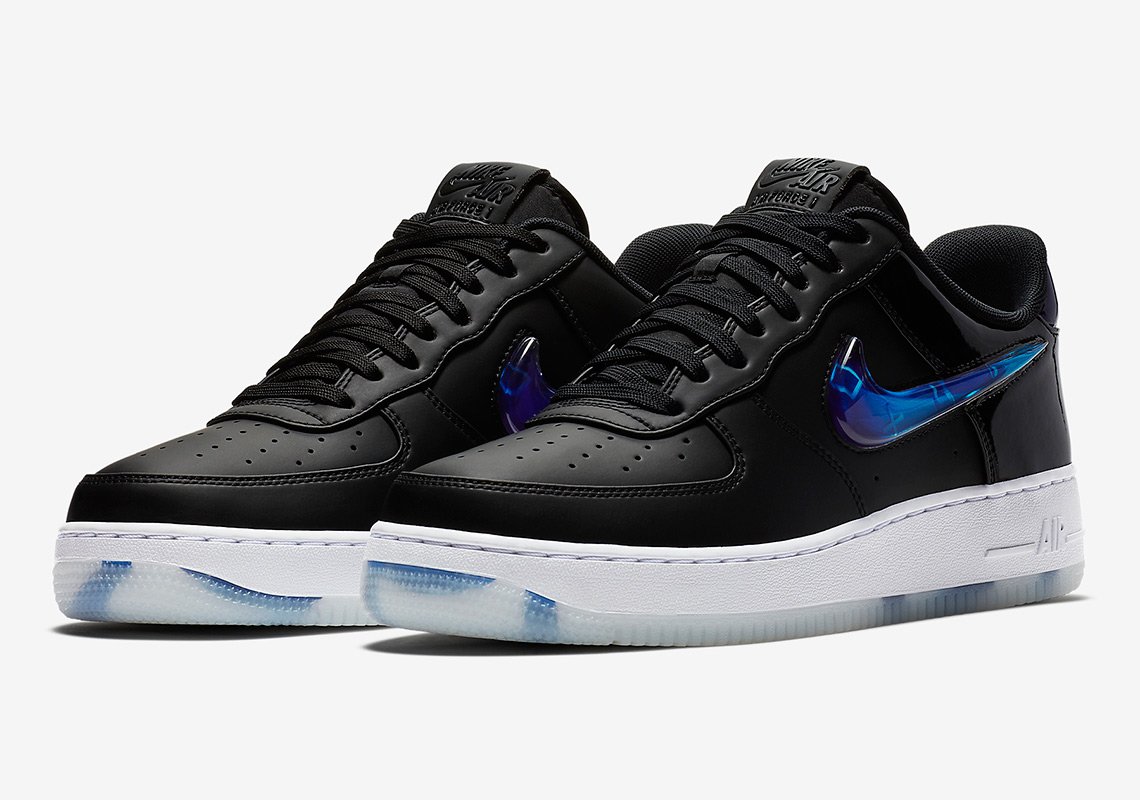 Bon alors les gamers :) Nike Air Force 1 Playstation ou Nike Air Jordan 1  Xbox ? Perso, ce sont les deux !!! ??? | Str-Anh-ger Things | Scoopnest