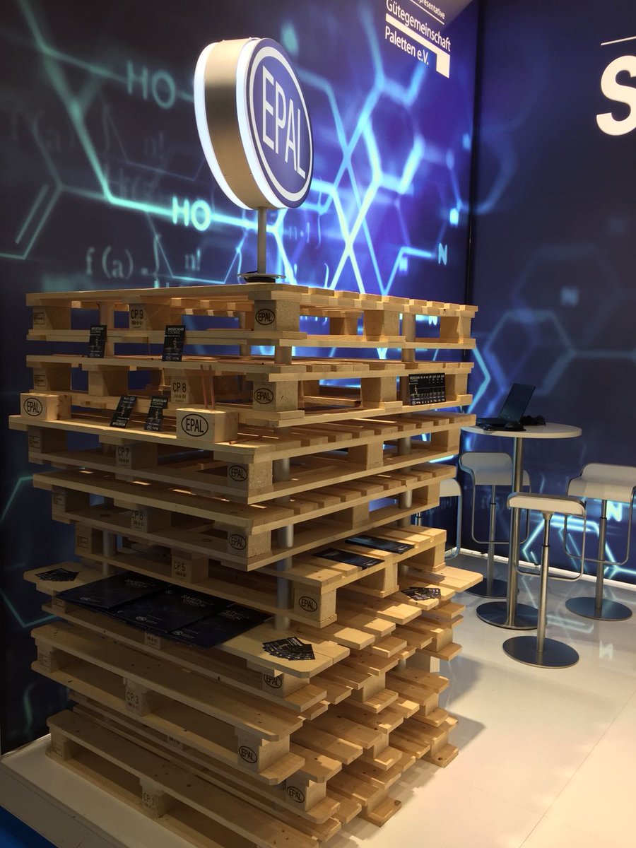 chemanager's tweet photo. Unser Kollege Thorsten Kritzer lässt sich seine #Heuschrecken heute am Stand von #Epal schmecken. Keine Angst, sie wurden #Molekular zubereitet. Wir sagen: Guten Appetit #ACHEMA18 #wiley_achema2018 https://t.co/wzHGZpa2WL