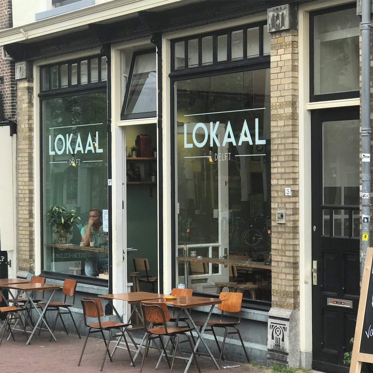 Lopend door de stad kom je altijd weer nieuwe locaties tegen om even te #werken. #hnw Binnenkort proberen. Lekker dichtbij #treinstation #delft