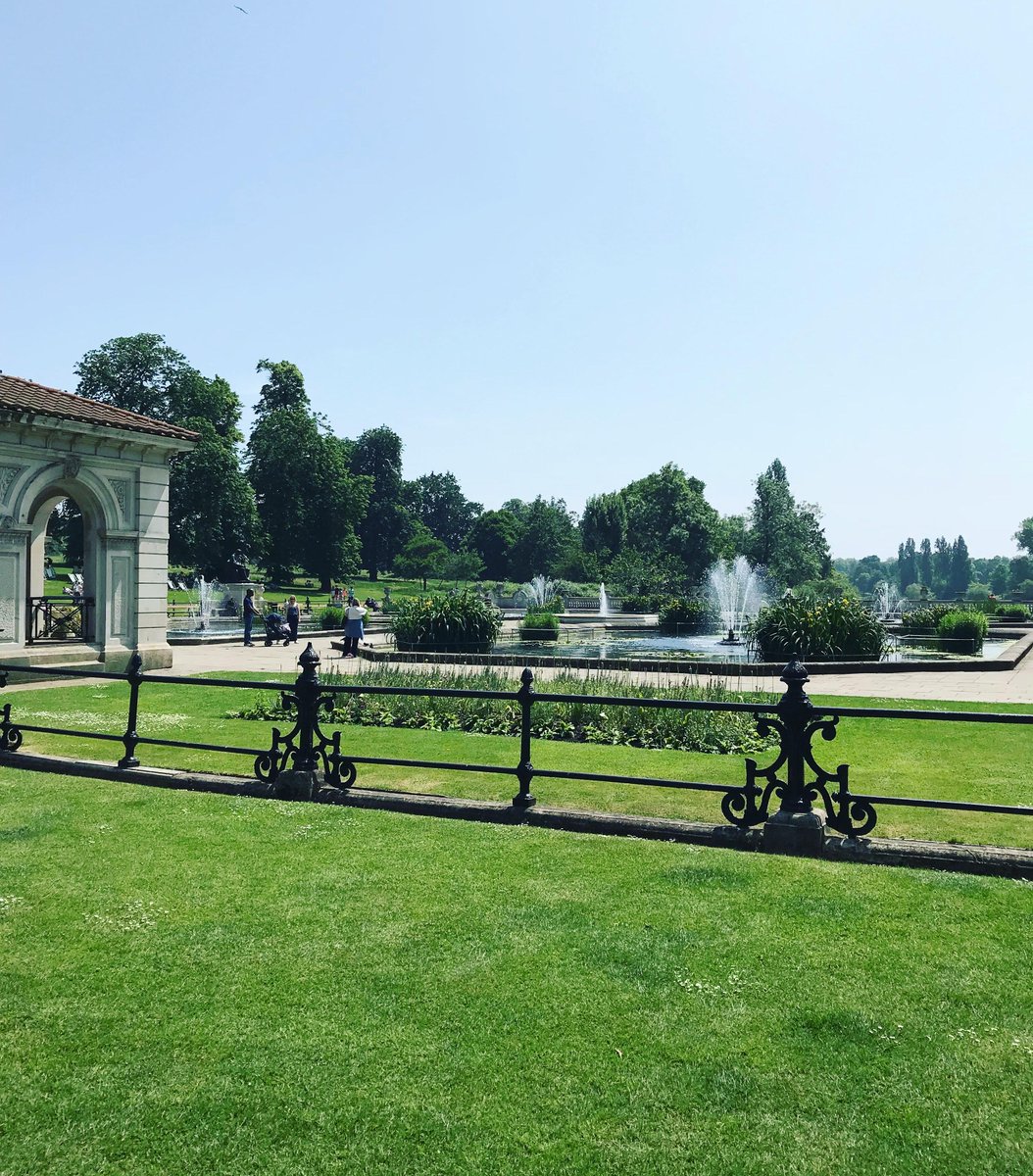 royallancaster's tweet image. The Italian Gardens in #HydePark are right on our doorstep &amp;amp; are believed to have been a gift from Prince Albert to his beloved Queen Victoria! They're the perfect place for a leisurely stroll or to sit with an ice cream in the sun ☀️

#london #placeswelove #sunny #royalpark