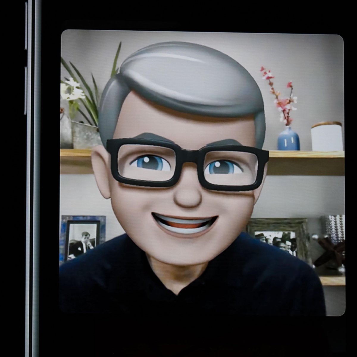 ldybg_io's tweet photo. Le Memoji, i volti stilizzati e personalizzabili di Apple, sono solo l’ultima novità della comunicazione online. Ma se i brand potessero parlare attraverso volti personalizzati, quale sarebbe il risultato? https://t.co/OCI3mFr2Og https://t.co/WlVslpXuWn