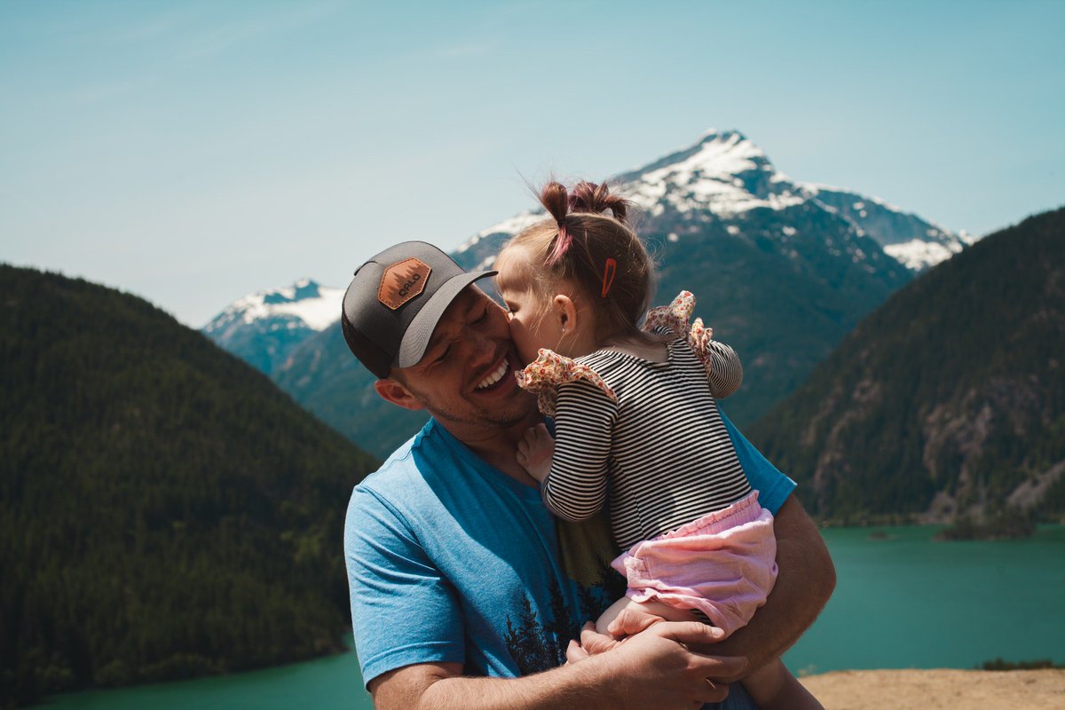 madflowerstweet's tweet photo. Are you still looking for a gift to give to your dad this Father's Day? Don't fret too much because we've put together a list on why you should give your Dad flower's this Sunday! 

#FathersDay #FathersLoveFlowers 🌾🌼🌻

Read here:  https://t.co/XzvZijVigD https://t.co/H5yH0w0CH7
