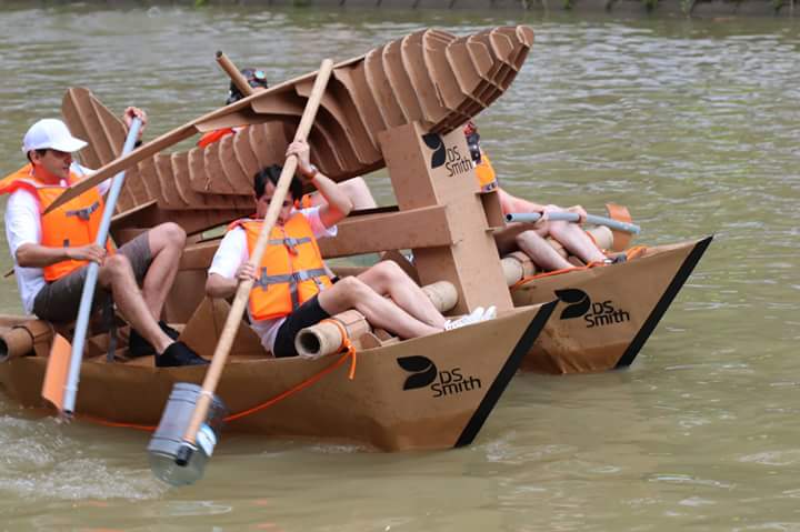 dssmithgroup's tweet photo. A sustainable challenge? Our DS Smith Romania office built their own craft using recyclable materials on the Bega River in Timisoara during Make it!Race it!Recicle it!. 
Afterwards all the boats were dismantled, showing that all materials can be recycled. #PackagingStrategists https://t.co/GRGwTfjJoG
