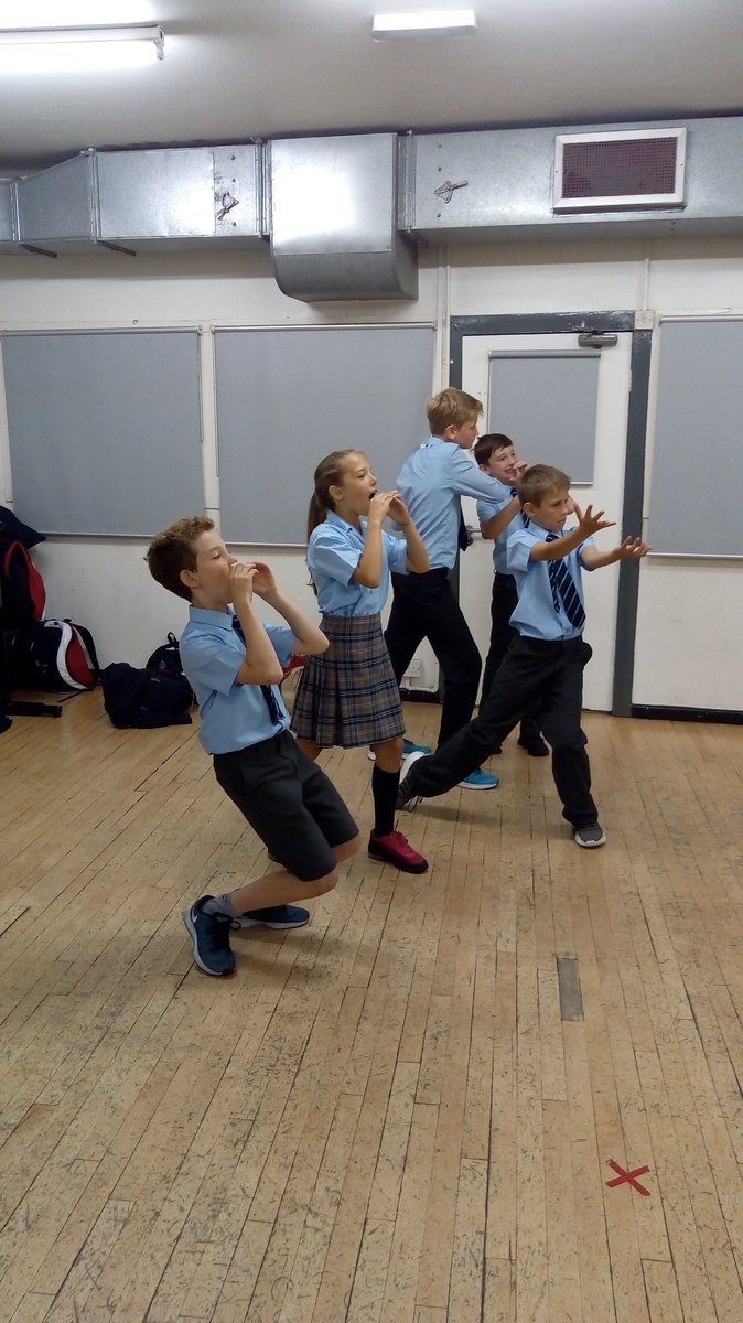 GayhurstEnrich's tweet photo. Market sellers in Agrabah learning the opening number for Aladdin #aladdin #enrichment #drama #choreographyworkshop #pineappledancestudio https://t.co/hI83NNWh7c