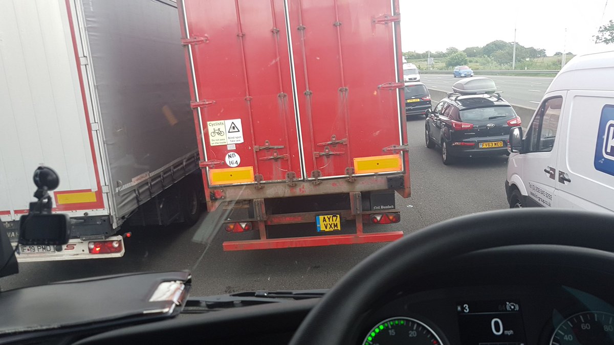 the_cav's tweet photo. #M25 you have just messed my day right up. Clockwise J24 https://t.co/8g1l7pRqAv