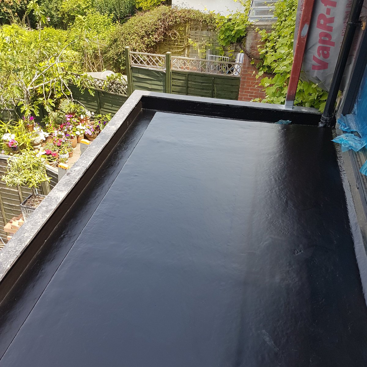 collierroofing1's tweet photo. Nice black fleet pmma flat roof in Winchester #fleetpmma #fleet30 https://t.co/Cn8BF8tX8C