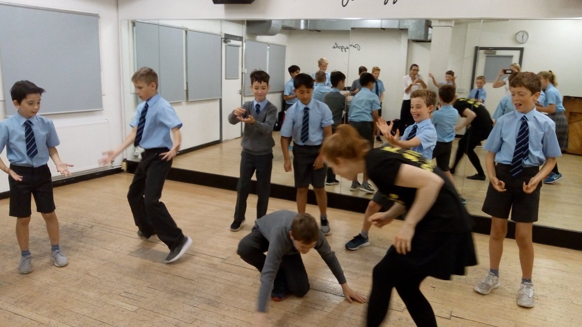 GayhurstEnrich's tweet photo. Market sellers in Agrabah learning the opening number for Aladdin #aladdin #enrichment #drama #choreographyworkshop #pineappledancestudio https://t.co/hI83NNWh7c