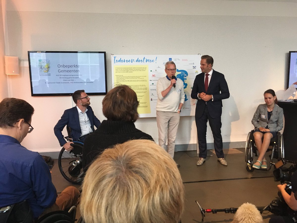 Kick-Off! 25 koploper gemeenten voor het VN Verdrag voor de rechten van mensen met een beperking ondertekenen het manifest ‘Iedereen doet mee!’ <a href="/VNGemeenten/">VNG</a>