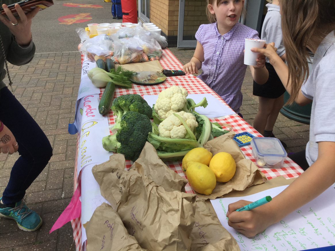 Country Trust (@countrytrust) on Twitter photo As part of our Food Discovery programme pupils <a href="/MileCross/">Mile Cross Primary</a> took part in a fantastic playground market, selling veg they had grown & other healthy goods to family & friends- a fab way to improve confidence, use maths skills & feel pride 😀#ThursdayThoughts #handsonlearning #Food As part of our Food Discovery programme pupils <a href="/MileCross/">Mile Cross Primary</a> took part in a fantastic playground market, selling veg they had grown & other healthy goods to family & friends- a fab way to improve confidence, use maths skills & feel pride 😀#ThursdayThoughts #handsonlearning #Food
