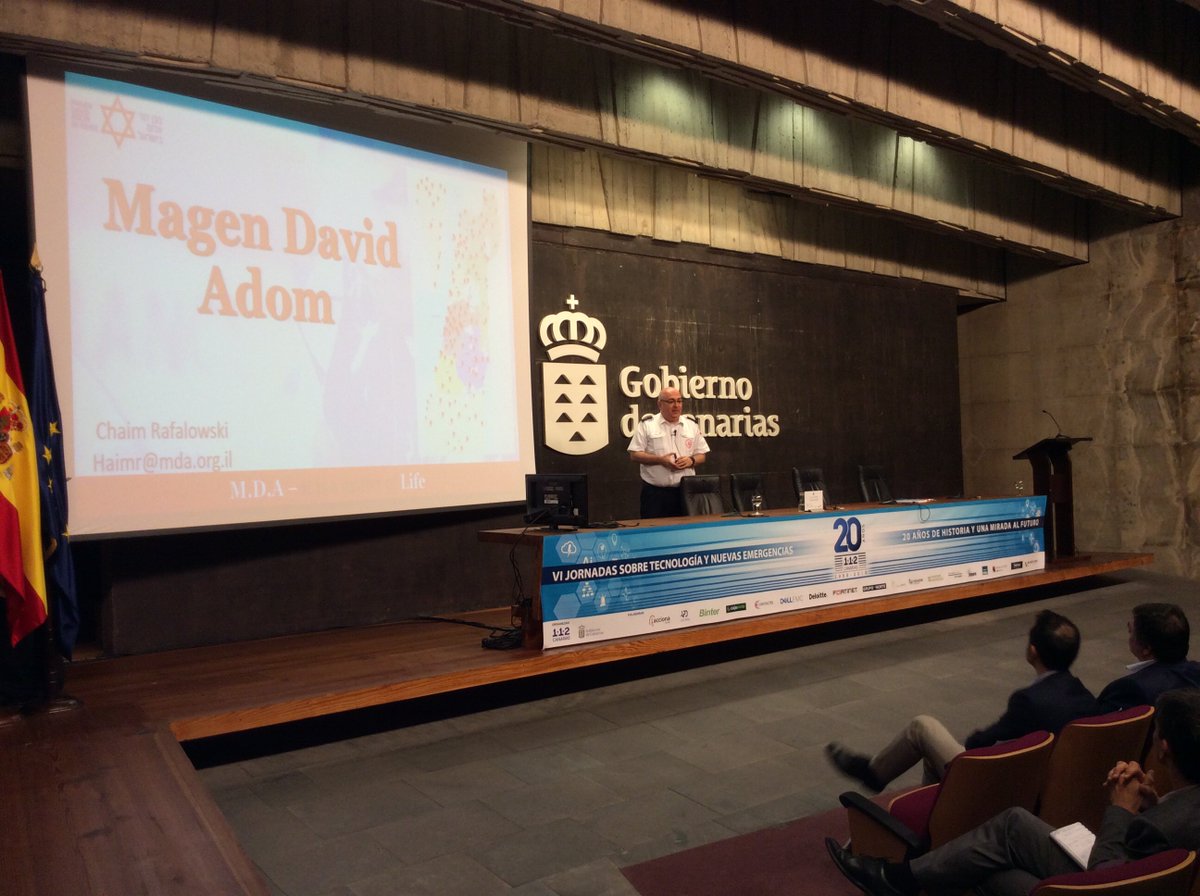 #TecnologíayEmergencias18 Chaim Rafalowski, coordinador nacional de desastres del Magen David Adom en Israel, expone ahora su ponencia relacionada con el uso de la tecnología en el MDA