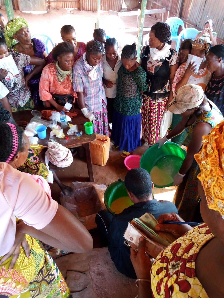 des_congo's tweet photo. La culture maraîchère faîte par les femmes nourrissent 98%de la population dans le milieu urbain et rural https://t.co/4uEcZBYF7S
