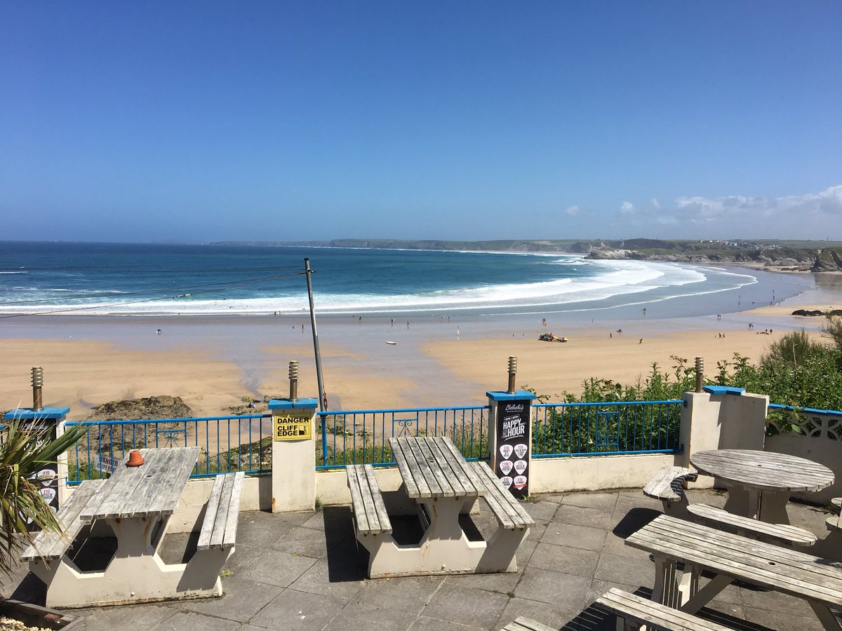 mikeyoungsurf's tweet photo. Surfs firing book your lesson s today and we got full sunshine ! #Escapesurfschool #outbacklessons #Newquay https://t.co/AVaao7uLu8
