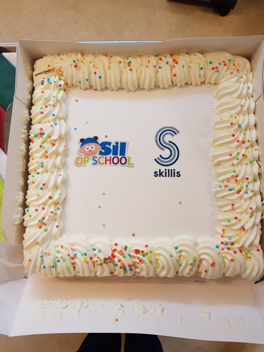 LisetLigtendag's tweet photo. Vanmorgen gevierd dat het @Skillis_CED boek voor groep 1-4 er is. Leuke activiteiten voor toekomstgericht leren. Mooi! @CEDgroep https://t.co/DwLJL25GqB