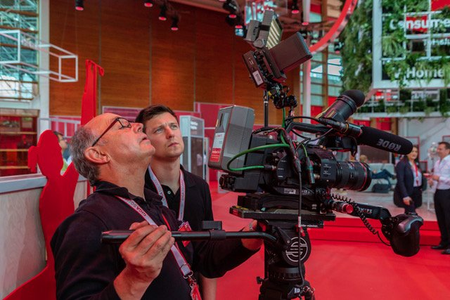 CamCrewGermany's tweet photo. Shooting for @VodafoneGroup at #CEBIT in Hannover 👍 https://t.co/gWFXyF19bS