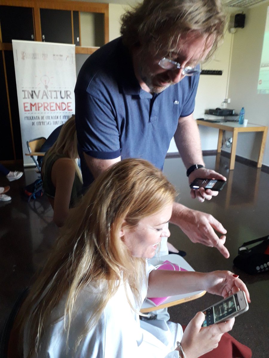 portales_mjo's tweet photo. Estamos  en taller #VideoMKT  #InvatturEmprende importante primero storytelling, graba planos  adecuados, monta, edita ✌con @SoyEnriqueM  @GVAinvattur @CdTAlicante https://t.co/l43Pbitgjr