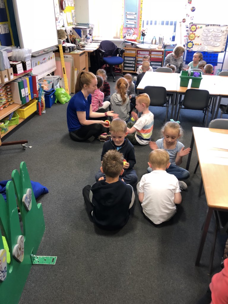 StTimothysPS's tweet photo. Wow 👀 at Room 1 and their Bilateral Integration skills with @ClairedyCanCan and @LConnellyCANcan 🎾 
#healthweek https://t.co/spVnWbrIfb