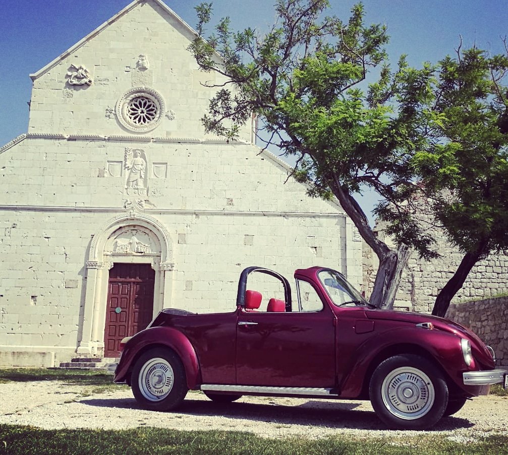 PagTours's tweet photo. Old beetle cabrio in old town of Pag 😎 https://t.co/rDnHw1F7za