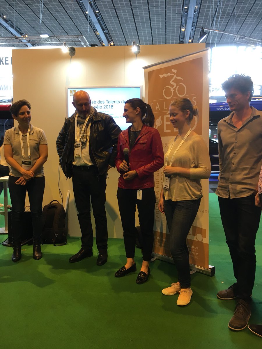 ArcadeCycles's tweet photo. LT Talents du #velo 2018 prix Entrepreneuriat remis par @Renard38 @FAPM2016 et @altinnova à @K_Ryole avec qui on peut transporter 250 kg à #velo https://t.co/Jb3vaXAVH9