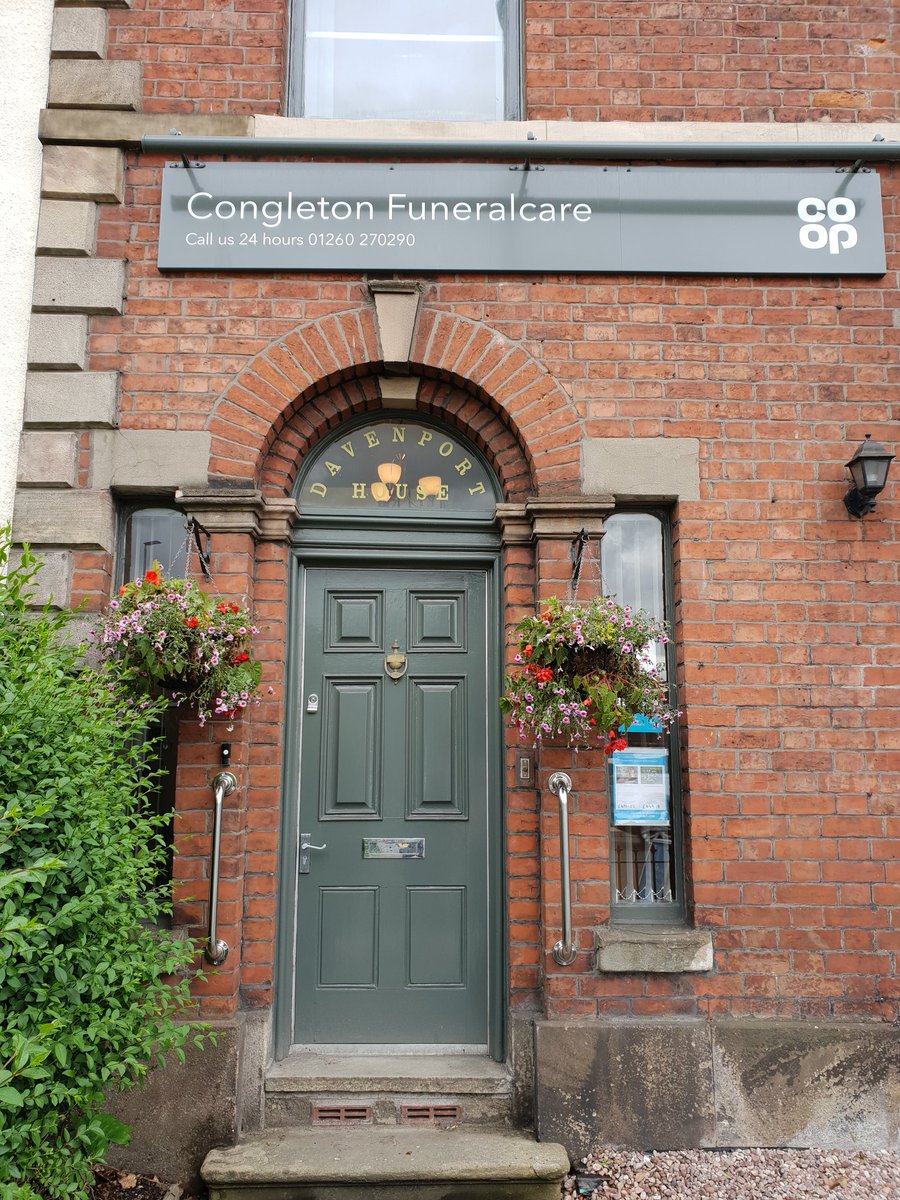 samphipps86's tweet photo. @CoopFuneralcare @CongletonCCC #congletoninbloom supporting our local community https://t.co/9KrjndrLmX