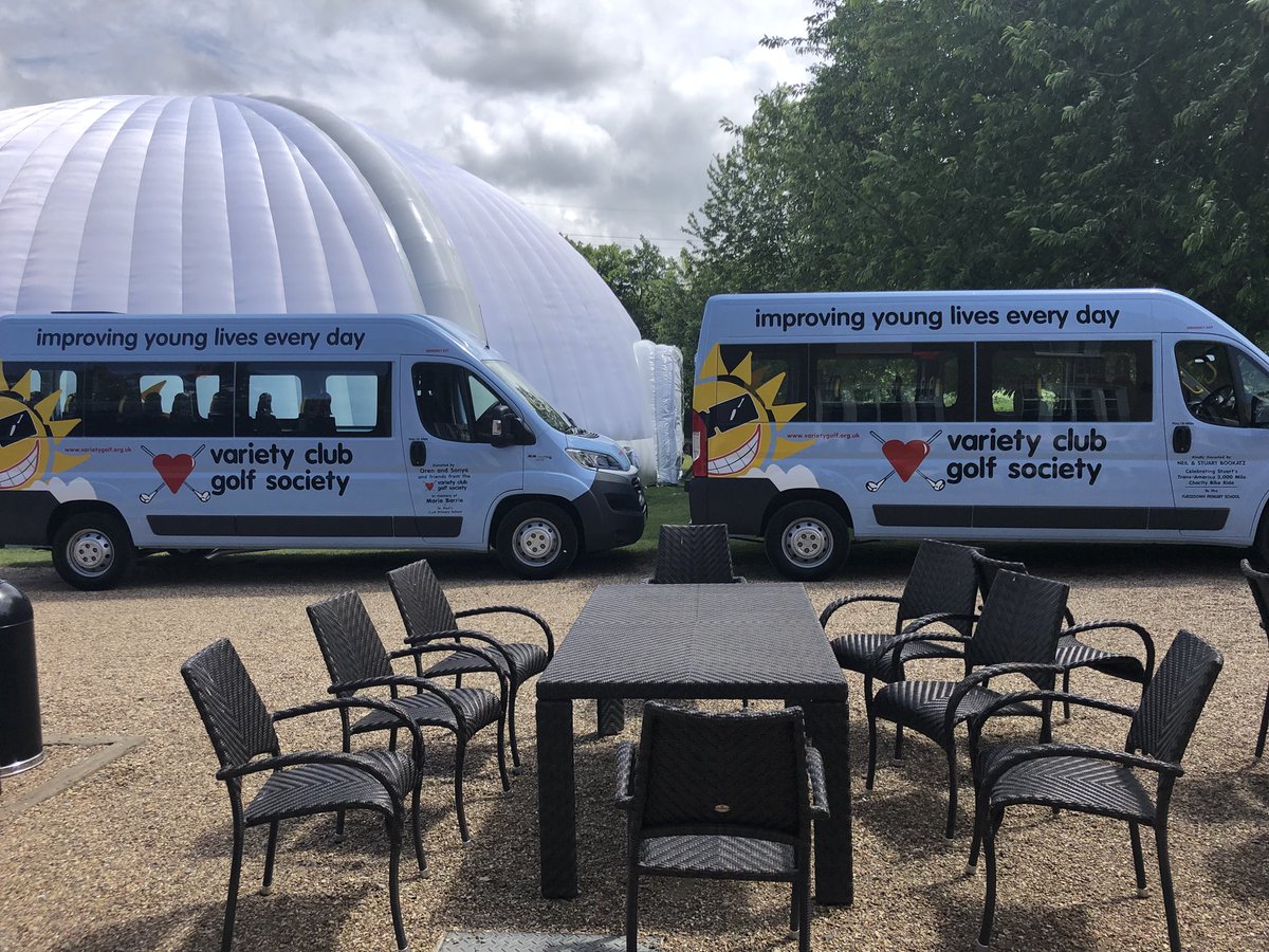 VarietyGolf's tweet photo. It’s a 10 from Len!! Delighted to be at The Buckinghamshire today to celebrate our Member Oren Barrie’s 60th Birthday by presenting two Sunshine Coaches! @GrumpyLGoodman @VarietyGolf #❤️Charity #10fromLen https://t.co/w1xQUbxEnD