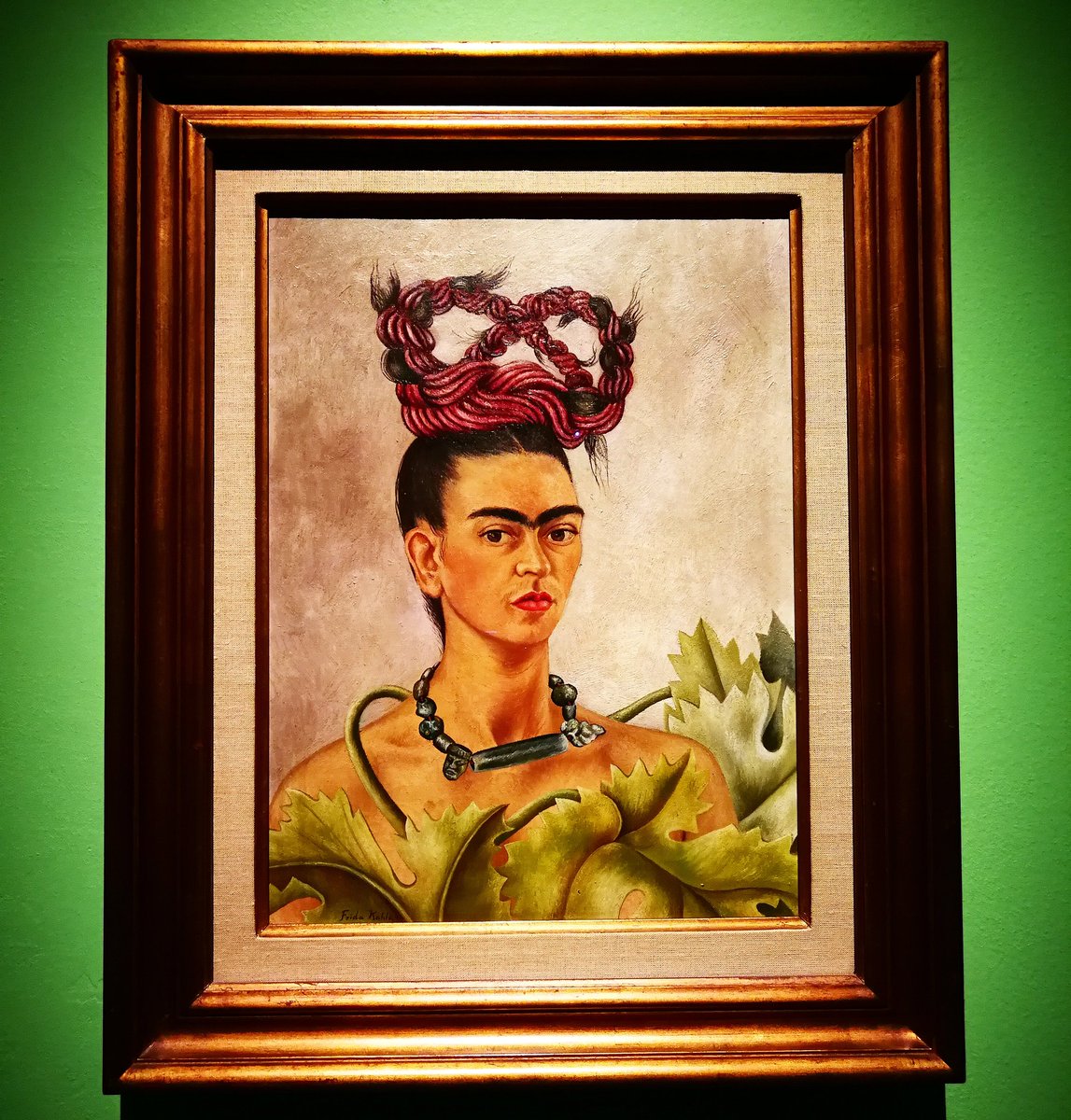 erinnsole's tweet photo. 🎨 Frida Kahlo "Self-portrait with Braid", 1941 🎨
#fridakahlo #frida #kahlo #diegorivera #selfportrait #braid #mudec #milano #milan #oilpaintoncanvas #art #kunst #instaart #artwork #kunstwerk #uniqueartwork #artlover #artcollector #mypic #myphoto #iwashere #eventiartistici https://t.co/g0lqcNOwcl