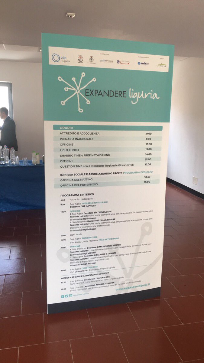 pidgenova's tweet photo. Lavoro o vacanza? Con un paesaggio così Digital Coordinator e Digital promoter se la godono 😎 ovviamente a parlare di Voucher e Tecnologie abilitanti 😉 @GenovaMore @TurismoLiguria @Cdo_Liguria #expandere2018 https://t.co/RUf3ds4fhy