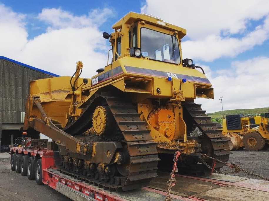 KJ_Services's tweet photo. Another Old Caterpillar D8N Just Arrived Into Our Yard Being Hauled By @plantspeed #Caterpillar #D8N #Dozer #KJServicesLtd #UsedMachinerySales #PlantSpeed https://t.co/2wemubmWvT