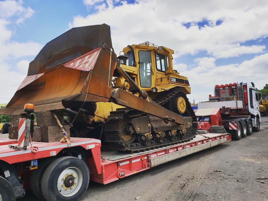 KJ_Services's tweet photo. Another Old Caterpillar D8N Just Arrived Into Our Yard Being Hauled By @plantspeed #Caterpillar #D8N #Dozer #KJServicesLtd #UsedMachinerySales #PlantSpeed https://t.co/2wemubmWvT