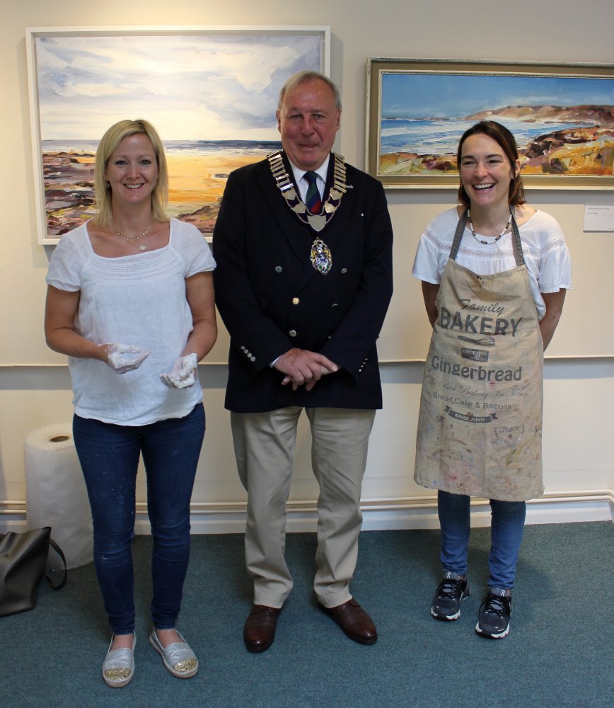 Thanks <a href="/WightmanCeramic/">Gemma</a> for your patience - very pleased with my efforts.  Lovely ceramics and beautiful paintings <a href="/haslemeremuseum/">Haslemere Museum</a>