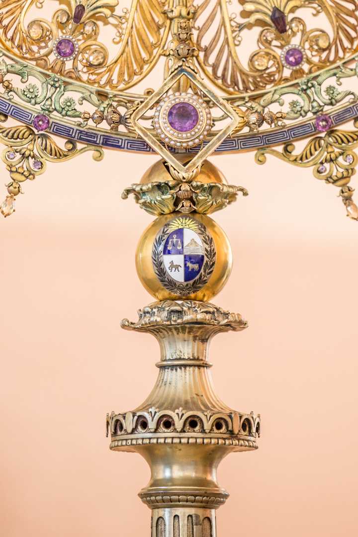 ICM_uy's tweet photo. ¡Una obra de arte! 🙌👏 Esta es la custodia que se utilizó para la bendición final de la procesión de Corpus Christi. Descubre más --> https://t.co/0FuZy2ngM0 👣🙏 #Corpus2018 https://t.co/V9P1dEbZTt