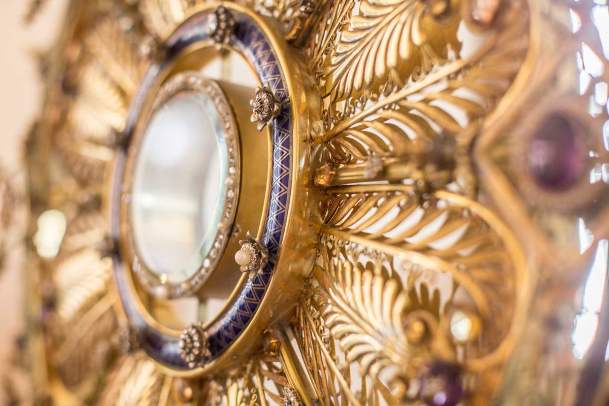 ICM_uy's tweet photo. ¡Una obra de arte! 🙌👏 Esta es la custodia que se utilizó para la bendición final de la procesión de Corpus Christi. Descubre más --> https://t.co/0FuZy2ngM0 👣🙏 #Corpus2018 https://t.co/V9P1dEbZTt