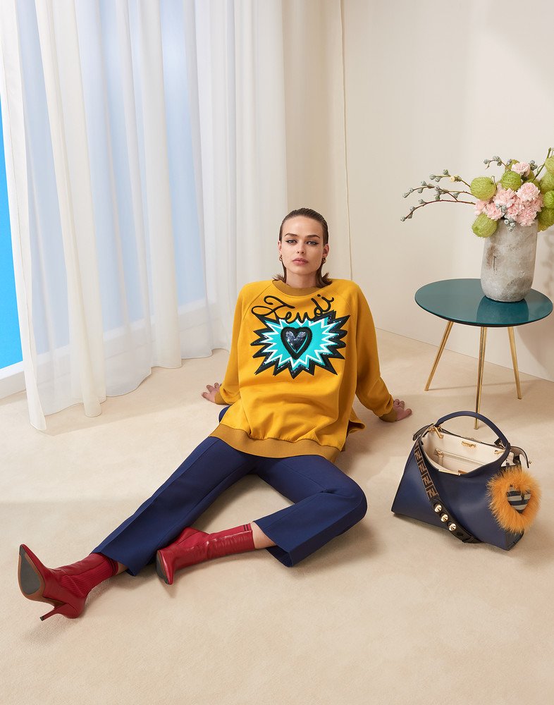 FENDI_JAPAN's tweet photo. アートのような「ハート」が、ニットやスウェットといったシグネチャーアイテムをポップに。
https://t.co/oV2GqQm1RM
#FendiPreFall18 https://t.co/CvD9AyPTmJ