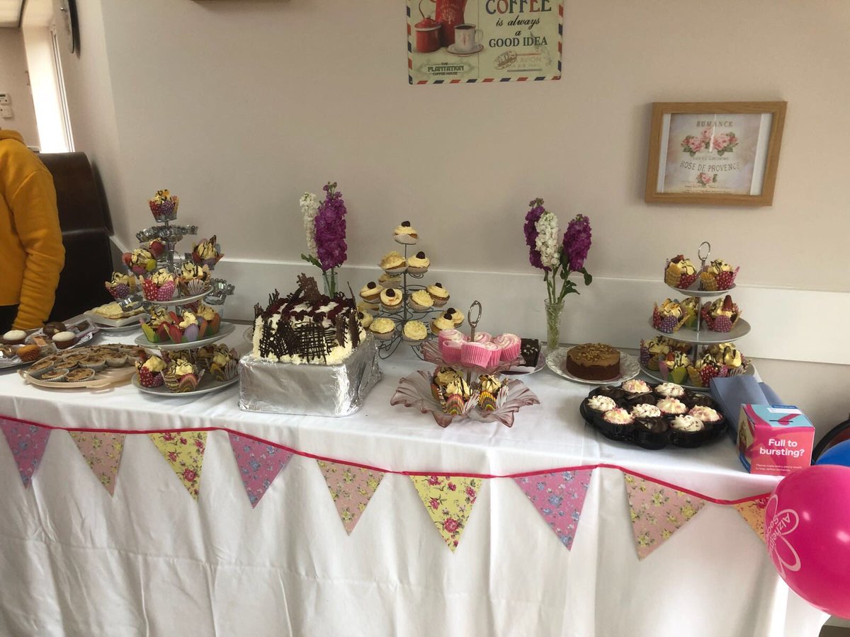 rachsohorye's tweet photo. #CupcakeDay #TeamRegency #Luxurycare @LuxurycareGroup @alzheimerssoc 🍰☕️ https://t.co/Mv1yroxQqn